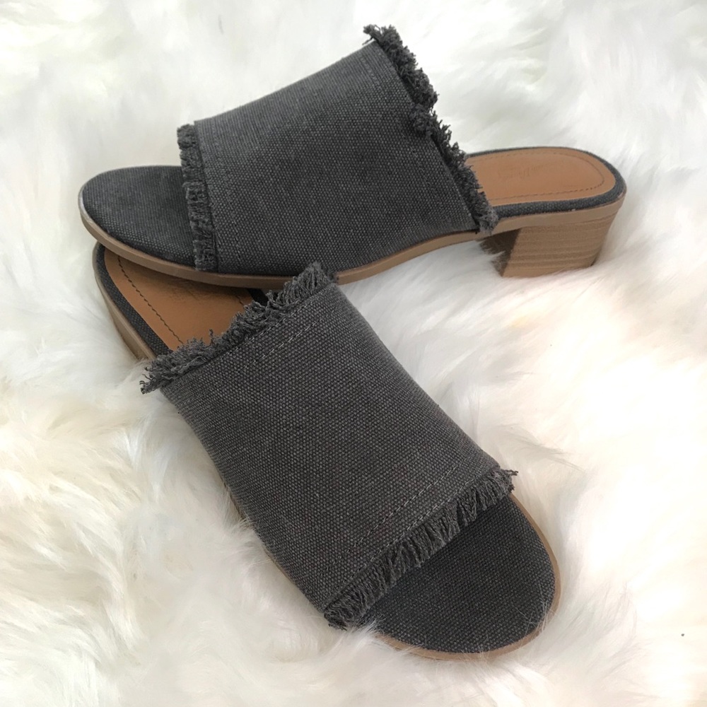 Dark Gray Open-Toe Frayed Slides